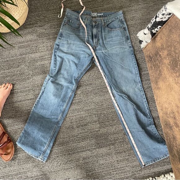 Vintage Relaxed Straight Leg Levi’s - Picture 9 of 16